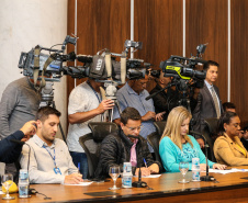 O governador Carlos Massa Ratinho Junior e o secretário de Infraestrutura e Logística, Sandro Alex, divulgam nesta segunda-feira (09),  no Palácio Iguaçu, as obras aprovadas pelo Governo do Estado que serão realizadas com os recursos do acordo de leniência firmado pela empresa Ecorodovias, que controla as concessionárias Ecovia e Ecocataratas, e Ministério Público Federal (MPF).    Curitiba, 09/12/2019 - Foto: Geraldo Bubniak/AEN