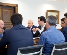 O governador Carlos Massa Ratinho Junior conheceu nesta segunda-feira (09) o projeto de construção do Aeroporto Regional do Sudoeste. Prefeitos, empresários e representantes da região apresentaram, em reunião no Palácio Iguaçu, detalhes do terminal que seria erguido em Renascença.Foto:Jaelson Lucas / AEN