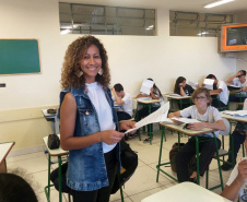 Começou com uma passeata puxada por 300 estudantes e terminou com toda uma cidade mobilizada no enfrentamento à violência contra as mulheres. A responsável é Adriana Reis, professora do 6º ano do Ensino Fundamental no Colégio Estadual Talita Bresolin, no município de Califórnia, no Norte do Paraná, que desenvolveu um projeto com o propósito de conscientizar a comunidade escolar e os moradores da cidade sobre violência doméstica. Foto:SEED