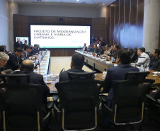 Governador Carlos Massa Ratinho Junior em reunião com os secretários. Na imagem, José Luis Scroccaro, do Instituto das Aguas do Paraná. Curitiba,10/12/2019 Foto:Jaelson Lucas / AEN