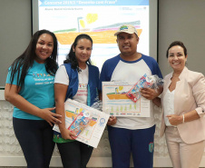 A empresa pública Portos do Paraná acaba de renovar o convênio do Projeto Porto Escola com os municípios de Paranaguá e Antonina. Com o ato desta terça-feira (10), a empresa dá continuidade à atividade que tem como objetivo abrir e aproximar ainda mais o porto da cidade. No programa, isso se dá através da educação. Em cinco anos, já são 9.561 alunos atendidos. Foto: Claudio Neves
