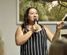 A empresa pública Portos do Paraná acaba de renovar o convênio do Projeto Porto Escola com os municípios de Paranaguá e Antonina. Com o ato desta terça-feira (10), a empresa dá continuidade à atividade que tem como objetivo abrir e aproximar ainda mais o porto da cidade. No programa, isso se dá através da educação. Em cinco anos, já são 9.561 alunos atendidos. Foto: Claudio Neves