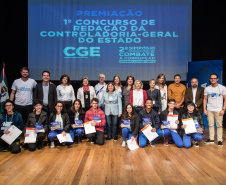 A consciência de um comportamento ético individual é capaz de transformar a cultura de uma sociedade. Esse é um dos conceitos comuns entre os profissionais que apresentaram teorias e experiências no 2º Simpósio Paranaense de Combate à Corrupção – Fazendo a coisa certa. O evento promovido pelo Governo do Paraná, por meio da Controladoria-Geral do Estado (CGE), reuniu cerca de 450 participantes, nesta segunda-feira (09), em Curitiba. Foto:Divulgação