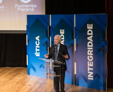 A consciência de um comportamento ético individual é capaz de transformar a cultura de uma sociedade. Esse é um dos conceitos comuns entre os profissionais que apresentaram teorias e experiências no 2º Simpósio Paranaense de Combate à Corrupção – Fazendo a coisa certa. O evento promovido pelo Governo do Paraná, por meio da Controladoria-Geral do Estado (CGE), reuniu cerca de 450 participantes, nesta segunda-feira (09), em Curitiba. Foto:Divulgação