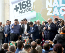 O governador Carlos Massa Ratinho Junior recebeu nesta quarta-feira (11),  no Palácio Iguaçu, prefeitos de municípios de diversas regiões do Estado. No encontro foram assinados convênios para liberação de recursos destinados a ações na área da saúde. Os convênios foram assinados, também, pelo secretário de Estado da Saúde, Beto Preto. Curitiba,11/12/2109 Foto:Jaelson Lucas / AEN