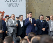 O governador Carlos Massa Ratinho Junior recebeu nesta quarta-feira (11),  no Palácio Iguaçu, prefeitos de municípios de diversas regiões do Estado. No encontro foram assinados convênios para liberação de recursos destinados a ações na área da saúde. Os convênios foram assinados, também, pelo secretário de Estado da Saúde, Beto Preto. Curitiba,11/12/2109 Foto:Jaelson Lucas / AEN