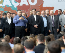 O governador Carlos Massa Ratinho Junior recebeu nesta quarta-feira (11),  no Palácio Iguaçu, prefeitos de municípios de diversas regiões do Estado. No encontro foram assinados convênios para liberação de recursos destinados a ações na área da saúde. Os convênios foram assinados, também, pelo secretário de Estado da Saúde, Beto Preto. Curitiba,11/12/2109 Foto:Jaelson Lucas / AEN