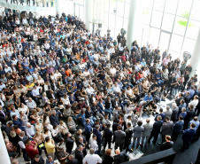 O governador Carlos Massa Ratinho Junior recebeu nesta quarta-feira (11),  no Palácio Iguaçu, prefeitos de municípios de diversas regiões do Estado. No encontro foram assinados convênios para liberação de recursos destinados a ações na área da saúde. Os convênios foram assinados, também, pelo secretário de Estado da Saúde, Beto Preto. Curitiba,11/12/2109 Foto:Jaelson Lucas / AEN