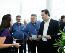 O governador Carlos Massa Ratinho Junior autorizou nesta quarta-feira (11), em cerimônia no Palácio Iguaçu, a liberação de R$ 168 milhões para a saúde pública de 297 municípios paranaenses. 
