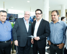 O governador Carlos Massa Ratinho Junior autorizou nesta quarta-feira (11), em cerimônia no Palácio Iguaçu, a liberação de R$ 168 milhões para a saúde pública de 297 municípios paranaenses. 