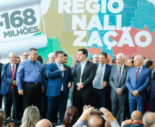O governador Carlos Massa Ratinho Junior autorizou nesta quarta-feira (11), em cerimônia no Palácio Iguaçu, a liberação de R$ 168 milhões para a saúde pública de 297 municípios paranaenses. 