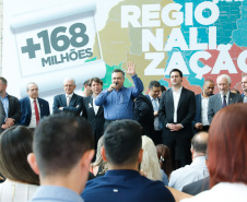 O governador Carlos Massa Ratinho Junior autorizou nesta quarta-feira (11), em cerimônia no Palácio Iguaçu, a liberação de R$ 168 milhões para a saúde pública de 297 municípios paranaenses. 
