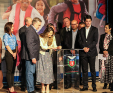 O Governo do Estado do Paraná anuncia nesta quarta-feira (11),  no Museu Oscar Niemeyer, em Curitiba, medidas para fortalecer as políticas públicas de proteção à criança e ao adolescente.Além disso, prefeitos de 21 municípios formalizam a adesão ao programa Criança Feliz, de atenção à primeira infância.Curitiba, 11/12/2019 - Foto: Geraldo Bubniak/AEN