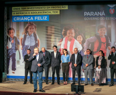 O Governo do Estado do Paraná anuncia nesta quarta-feira (11),  no Museu Oscar Niemeyer, em Curitiba, medidas para fortalecer as políticas públicas de proteção à criança e ao adolescente.Além disso, prefeitos de 21 municípios formalizam a adesão ao programa Criança Feliz, de atenção à primeira infância.Curitiba, 11/12/2019 - Foto: Geraldo Bubniak/AEN