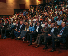 O Governo do Estado do Paraná anuncia nesta quarta-feira (11),  no Museu Oscar Niemeyer, em Curitiba, medidas para fortalecer as políticas públicas de proteção à criança e ao adolescente.Além disso, prefeitos de 21 municípios formalizam a adesão ao programa Criança Feliz, de atenção à primeira infância.Curitiba, 11/12/2019 - Foto: Geraldo Bubniak/AEN