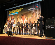 O Governo do Estado do Paraná anuncia nesta quarta-feira (11),  no Museu Oscar Niemeyer, em Curitiba, medidas para fortalecer as políticas públicas de proteção à criança e ao adolescente.Além disso, prefeitos de 21 municípios formalizam a adesão ao programa Criança Feliz, de atenção à primeira infância.Curitiba, 11/12/2019 - Foto: Geraldo Bubniak/AEN
