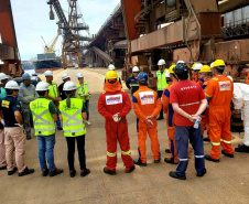 O Porto de Paranaguá promoveu nesta quarta-feira (11) um simulado para atendimento de emergência química. Esta é a primeira ação deste tipo e preparou trabalhadores de vários setores e empresas para dar resposta rápida e eficaz em caso de contato com produtos usados na fumigação, um tratamento feito nas cargas de granéis vegetais para controle de pragas.

Foto: Pierpaolo Nota
