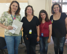 O Departamento Penitenciário do Paraná (Depen) recebeu milhares de livros doados pelo Serviço Social do Comércio do Paraná (Sesc/PR) para serem destinados às unidades prisionais que têm o programa de remição de pena pela leitura, que atende cerca de 3,4 mil presos por mês no Estado. Entre as obras doadas, há clássicos da literatura nacional e livros infantis, que serão encaminhados à Creche Cantinho Feliz, da Penitenciária Feminina do Paraná. Foto: Depen