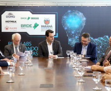 O governador Carlos Massa Ratinho Junior lançou nesta quinta-feira (12) dois projetos do Banco Regional de Desenvolvimento do Extremo Sul (BRDE) voltados à inovação: o BRDE Labs e o Fip Anjo. O objetivo é apoiar, capacitar e aportar recursos a startups paranaenses de diversas áreas, mas com foco principal no desenvolvimento de soluções para o agronegócio. Curitiba12/12/2019 Foto:Jaelson Lucas / AEN