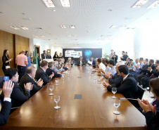 O governador Carlos Massa Ratinho Junior lançou nesta quinta-feira (12) dois projetos do Banco Regional de Desenvolvimento do Extremo Sul (BRDE) voltados à inovação: o BRDE Labs e o Fip Anjo. O objetivo é apoiar, capacitar e aportar recursos a startups paranaenses de diversas áreas, mas com foco principal no desenvolvimento de soluções para o agronegócio. Curitiba12/12/2019 Foto:Jaelson Lucas / AEN