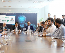O governador Carlos Massa Ratinho Junior lançou nesta quinta-feira (12) dois projetos do Banco Regional de Desenvolvimento do Extremo Sul (BRDE) voltados à inovação: o BRDE Labs e o Fip Anjo. O objetivo é apoiar, capacitar e aportar recursos a startups paranaenses de diversas áreas, mas com foco principal no desenvolvimento de soluções para o agronegócio. Curitiba12/12/2019 Foto:Jaelson Lucas / AEN