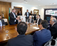 O governador Carlos Massa Ratinho Junior lançou nesta quinta-feira (12) dois projetos do Banco Regional de Desenvolvimento do Extremo Sul (BRDE) voltados à inovação: o BRDE Labs e o Fip Anjo. O objetivo é apoiar, capacitar e aportar recursos a startups paranaenses de diversas áreas, mas com foco principal no desenvolvimento de soluções para o agronegócio. Curitiba12/12/2019 Foto:Jaelson Lucas / AEN