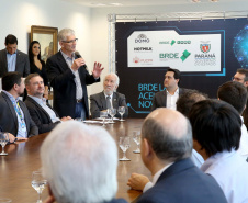 O governador Carlos Massa Ratinho Junior lançou nesta quinta-feira (12) dois projetos do Banco Regional de Desenvolvimento do Extremo Sul (BRDE) voltados à inovação: o BRDE Labs e o Fip Anjo. O objetivo é apoiar, capacitar e aportar recursos a startups paranaenses de diversas áreas, mas com foco principal no desenvolvimento de soluções para o agronegócio. Curitiba12/12/2019 Foto:Jaelson Lucas / AEN