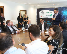 O governador Carlos Massa Ratinho Junior lançou nesta quinta-feira (12) dois projetos do Banco Regional de Desenvolvimento do Extremo Sul (BRDE) voltados à inovação: o BRDE Labs e o Fip Anjo. O objetivo é apoiar, capacitar e aportar recursos a startups paranaenses de diversas áreas, mas com foco principal no desenvolvimento de soluções para o agronegócio. Curitiba12/12/2019 Foto:Jaelson Lucas / AEN