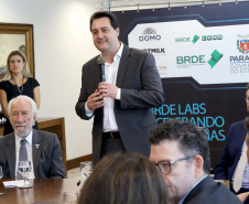 O governador Carlos Massa Ratinho Junior lançou nesta quinta-feira (12) dois projetos do Banco Regional de Desenvolvimento do Extremo Sul (BRDE) voltados à inovação: o BRDE Labs e o Fip Anjo. O objetivo é apoiar, capacitar e aportar recursos a startups paranaenses de diversas áreas, mas com foco principal no desenvolvimento de soluções para o agronegócio. Curitiba12/12/2019 Foto:Jaelson Lucas / AEN