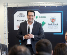 O governador Carlos Massa Ratinho Junior lançou nesta quinta-feira (12) dois projetos do Banco Regional de Desenvolvimento do Extremo Sul (BRDE) voltados à inovação: o BRDE Labs e o Fip Anjo. O objetivo é apoiar, capacitar e aportar recursos a startups paranaenses de diversas áreas, mas com foco principal no desenvolvimento de soluções para o agronegócio. Curitiba12/12/2019 Foto:Jaelson Lucas / AEN