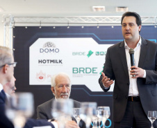 O governador Carlos Massa Ratinho Junior lançou nesta quinta-feira (12) dois projetos do Banco Regional de Desenvolvimento do Extremo Sul (BRDE) voltados à inovação: o BRDE Labs e o Fip Anjo. O objetivo é apoiar, capacitar e aportar recursos a startups paranaenses de diversas áreas, mas com foco principal no desenvolvimento de soluções para o agronegócio. Curitiba12/12/2019 Foto:Jaelson Lucas / AEN