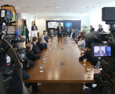 O governador Carlos Massa Ratinho Junior lançou nesta quinta-feira (12) dois projetos do Banco Regional de Desenvolvimento do Extremo Sul (BRDE) voltados à inovação: o BRDE Labs e o Fip Anjo. O objetivo é apoiar, capacitar e aportar recursos a startups paranaenses de diversas áreas, mas com foco principal no desenvolvimento de soluções para o agronegócio. Curitiba12/12/2019 Foto:Jaelson Lucas / AEN