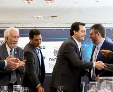 O governador Carlos Massa Ratinho Junior lançou nesta quinta-feira (12) dois projetos do Banco Regional de Desenvolvimento do Extremo Sul (BRDE) voltados à inovação: o BRDE Labs e o Fip Anjo. O objetivo é apoiar, capacitar e aportar recursos a startups paranaenses de diversas áreas, mas com foco principal no desenvolvimento de soluções para o agronegócio. Curitiba12/12/2019 Foto:Jaelson Lucas / AEN