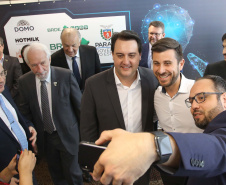 O governador Carlos Massa Ratinho Junior lançou nesta quinta-feira (12) dois projetos do Banco Regional de Desenvolvimento do Extremo Sul (BRDE) voltados à inovação: o BRDE Labs e o Fip Anjo. O objetivo é apoiar, capacitar e aportar recursos a startups paranaenses de diversas áreas, mas com foco principal no desenvolvimento de soluções para o agronegócio. Curitiba12/12/2019 Foto:Jaelson Lucas / AEN