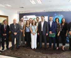 O governador Carlos Massa Ratinho Junior lançou nesta quinta-feira (12) dois projetos do Banco Regional de Desenvolvimento do Extremo Sul (BRDE) voltados à inovação: o BRDE Labs e o Fip Anjo. O objetivo é apoiar, capacitar e aportar recursos a startups paranaenses de diversas áreas, mas com foco principal no desenvolvimento de soluções para o agronegócio. Curitiba12/12/2019 Foto:Jaelson Lucas / AEN