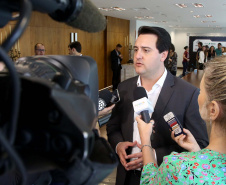 O governador Carlos Massa Ratinho Junior lançou nesta quinta-feira (12) dois projetos do Banco Regional de Desenvolvimento do Extremo Sul (BRDE) voltados à inovação: o BRDE Labs e o Fip Anjo. O objetivo é apoiar, capacitar e aportar recursos a startups paranaenses de diversas áreas, mas com foco principal no desenvolvimento de soluções para o agronegócio. Curitiba12/12/2019 Foto:Jaelson Lucas / AEN