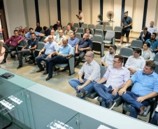 A empresa Portos do Paraná intensifica a parceria com a comunidade portuária para agilizar duas importantes obras de melhoria para a população de Paranaguá. Os projetos executivos da revitalização da Avenida Atílio Fontana, conhecida como Estrada Velha de Alexandra, e da construção de um viaduto sobre a ferrovia da Avenida Roque Vernalha serão doados pela iniciativa privada e executados pelo Governo do Estado. Foto: Claudio Neves/Portos do Paraná
