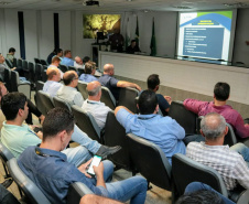 A empresa Portos do Paraná intensifica a parceria com a comunidade portuária para agilizar duas importantes obras de melhoria para a população de Paranaguá. Os projetos executivos da revitalização da Avenida Atílio Fontana, conhecida como Estrada Velha de Alexandra, e da construção de um viaduto sobre a ferrovia da Avenida Roque Vernalha serão doados pela iniciativa privada e executados pelo Governo do Estado. Foto: Claudio Neves/Portos do Paraná