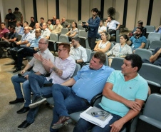 A empresa Portos do Paraná intensifica a parceria com a comunidade portuária para agilizar duas importantes obras de melhoria para a população de Paranaguá. Os projetos executivos da revitalização da Avenida Atílio Fontana, conhecida como Estrada Velha de Alexandra, e da construção de um viaduto sobre a ferrovia da Avenida Roque Vernalha serão doados pela iniciativa privada e executados pelo Governo do Estado. Foto: Claudio Neves/Portos do Paraná