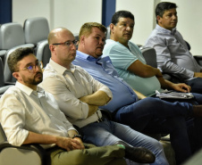 A empresa Portos do Paraná intensifica a parceria com a comunidade portuária para agilizar duas importantes obras de melhoria para a população de Paranaguá. Os projetos executivos da revitalização da Avenida Atílio Fontana, conhecida como Estrada Velha de Alexandra, e da construção de um viaduto sobre a ferrovia da Avenida Roque Vernalha serão doados pela iniciativa privada e executados pelo Governo do Estado. Foto: Claudio Neves/Portos do Paraná