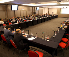 Reunidos durante todo o dia desta quinta-feira (12) em Curitiba, os secretários estaduais de Fazenda de todo o País decidiram aumentar a atuação sobre o Congresso Nacional para evitar perdas para as finanças dos Estados. As perdas podem estar contidas especialmente em três Propostas de Emendas Constitucionais (PEC) que estão em discussão naquela casa. Foto: Ari Dias/AEN