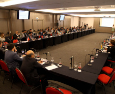 Reunidos durante todo o dia desta quinta-feira (12) em Curitiba, os secretários estaduais de Fazenda de todo o País decidiram aumentar a atuação sobre o Congresso Nacional para evitar perdas para as finanças dos Estados. As perdas podem estar contidas especialmente em três Propostas de Emendas Constitucionais (PEC) que estão em discussão naquela casa. Foto: Ari Dias/AEN