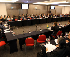 Reunidos durante todo o dia desta quinta-feira (12) em Curitiba, os secretários estaduais de Fazenda de todo o País decidiram aumentar a atuação sobre o Congresso Nacional para evitar perdas para as finanças dos Estados. As perdas podem estar contidas especialmente em três Propostas de Emendas Constitucionais (PEC) que estão em discussão naquela casa. Foto: Ari Dias/AEN
