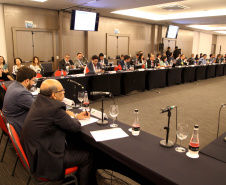 Reunidos durante todo o dia desta quinta-feira (12) em Curitiba, os secretários estaduais de Fazenda de todo o País decidiram aumentar a atuação sobre o Congresso Nacional para evitar perdas para as finanças dos Estados. As perdas podem estar contidas especialmente em três Propostas de Emendas Constitucionais (PEC) que estão em discussão naquela casa. Foto: Ari Dias/AEN