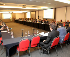 Reunidos durante todo o dia desta quinta-feira (12) em Curitiba, os secretários estaduais de Fazenda de todo o País decidiram aumentar a atuação sobre o Congresso Nacional para evitar perdas para as finanças dos Estados. As perdas podem estar contidas especialmente em três Propostas de Emendas Constitucionais (PEC) que estão em discussão naquela casa. Foto: Ari Dias/AEN