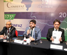 Reunidos durante todo o dia desta quinta-feira (12) em Curitiba, os secretários estaduais de Fazenda de todo o País decidiram aumentar a atuação sobre o Congresso Nacional para evitar perdas para as finanças dos Estados. As perdas podem estar contidas especialmente em três Propostas de Emendas Constitucionais (PEC) que estão em discussão naquela casa. Foto: Ari Dias/AEN