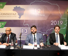 Reunidos durante todo o dia desta quinta-feira (12) em Curitiba, os secretários estaduais de Fazenda de todo o País decidiram aumentar a atuação sobre o Congresso Nacional para evitar perdas para as finanças dos Estados. As perdas podem estar contidas especialmente em três Propostas de Emendas Constitucionais (PEC) que estão em discussão naquela casa. Foto: Ari Dias/AEN