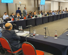 Reunidos durante todo o dia desta quinta-feira (12) em Curitiba, os secretários estaduais de Fazenda de todo o País decidiram aumentar a atuação sobre o Congresso Nacional para evitar perdas para as finanças dos Estados. As perdas podem estar contidas especialmente em três Propostas de Emendas Constitucionais (PEC) que estão em discussão naquela casa. Foto: Ari Dias/AEN