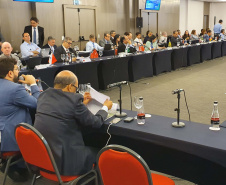 Reunidos durante todo o dia desta quinta-feira (12) em Curitiba, os secretários estaduais de Fazenda de todo o País decidiram aumentar a atuação sobre o Congresso Nacional para evitar perdas para as finanças dos Estados. As perdas podem estar contidas especialmente em três Propostas de Emendas Constitucionais (PEC) que estão em discussão naquela casa. Foto: Ari Dias/AEN
