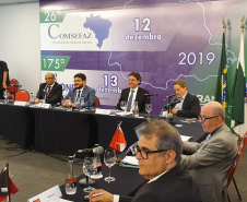 Reunidos durante todo o dia desta quinta-feira (12) em Curitiba, os secretários estaduais de Fazenda de todo o País decidiram aumentar a atuação sobre o Congresso Nacional para evitar perdas para as finanças dos Estados. As perdas podem estar contidas especialmente em três Propostas de Emendas Constitucionais (PEC) que estão em discussão naquela casa. Foto: Ari Dias/AEN